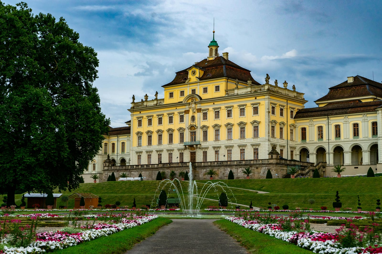 Schloss Ludwigsburg — Wahrzeichen der Region
